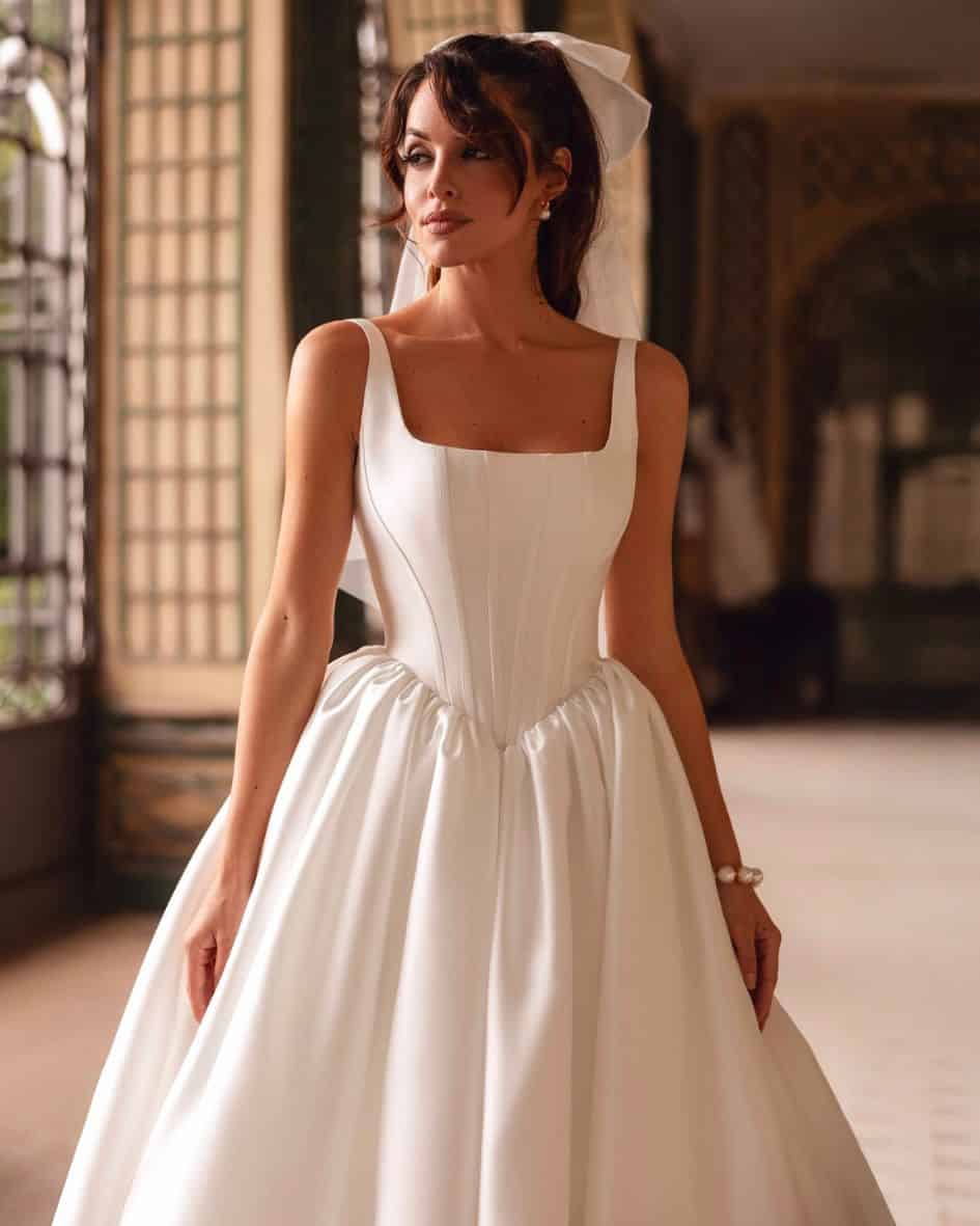 Trouwjurk Dominiss less is more basque waist vierkante halslijn