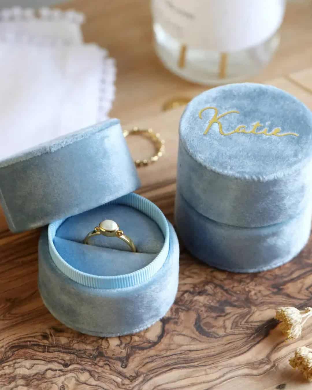 Blauwe ringdoosjes voor de trouwringen
