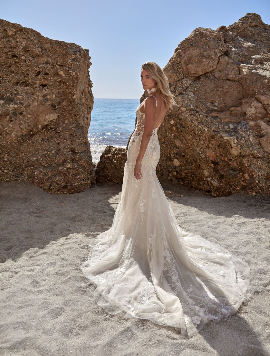Trouwjurk 15004 van Amelie kopen bij Weddings 1