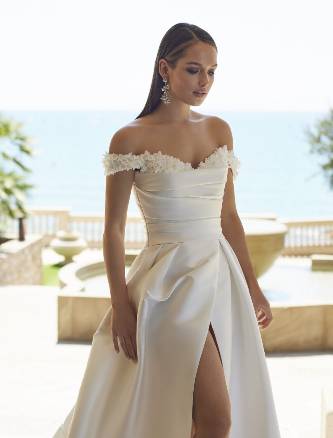 Trouwjurk 18768 van Ronald Joyce kopen bij Weddings 1