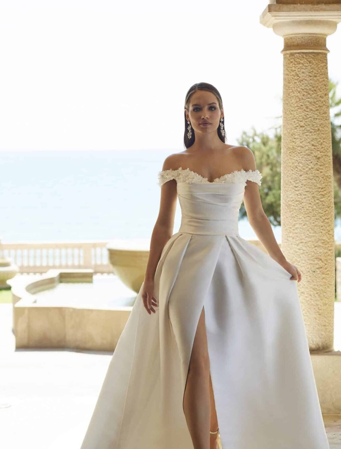 Trouwjurk 18768 van Ronald Joyce kopen bij Weddings 2