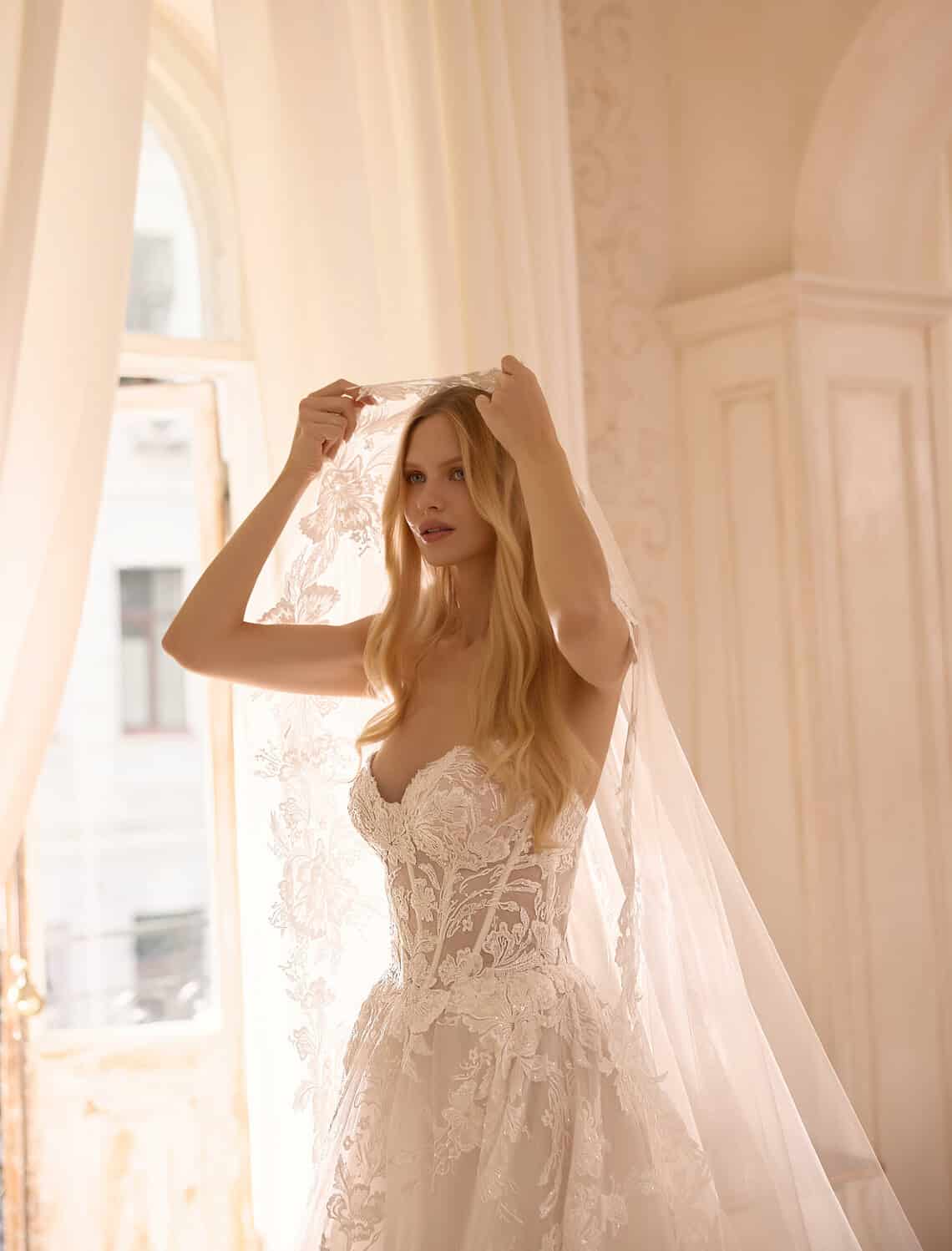 Trouwjurk 26-002-2 Freya van Ricca Sposa kopen bij Weddings 5
