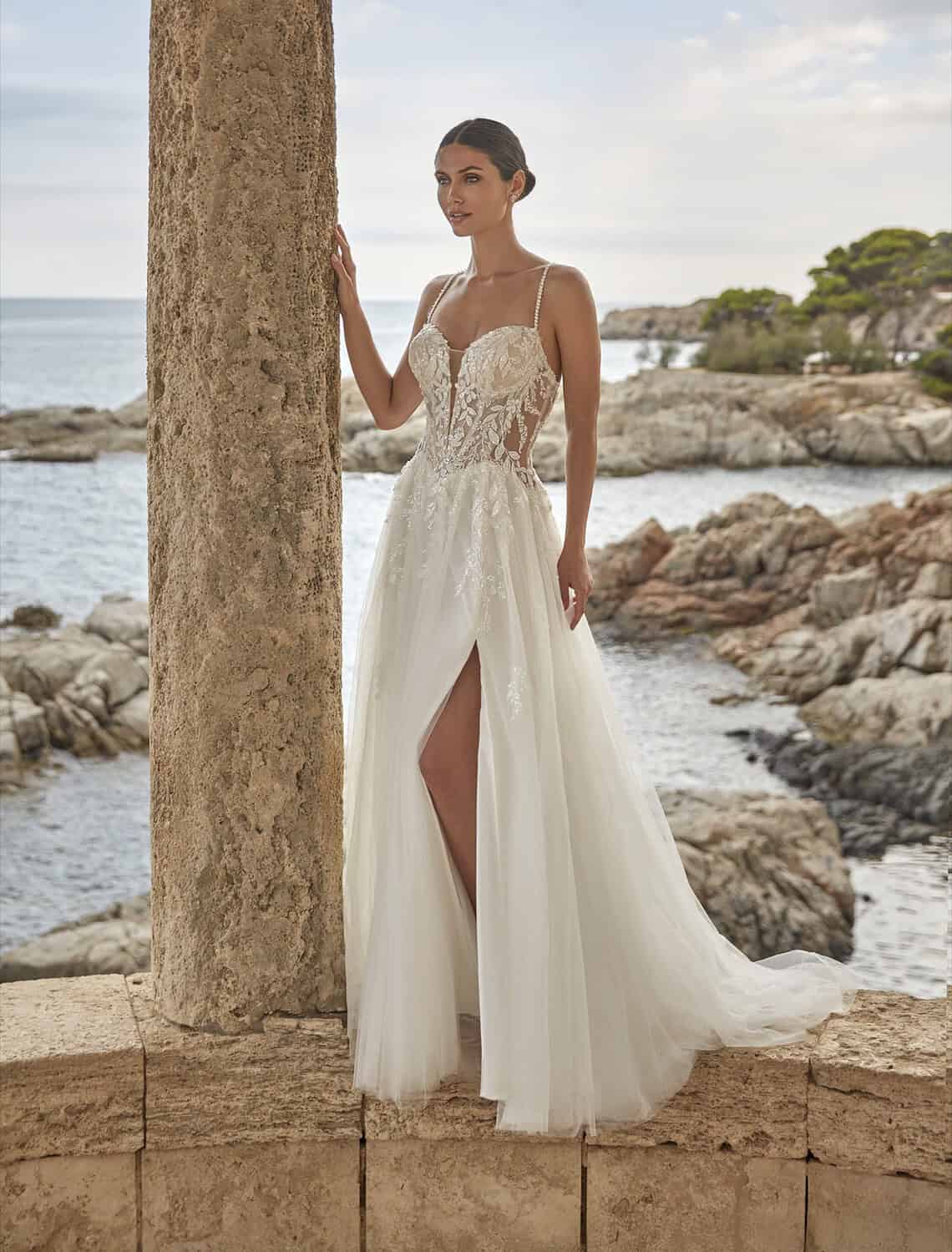 Trouwjurk 26005 kopen bij Weddings 1