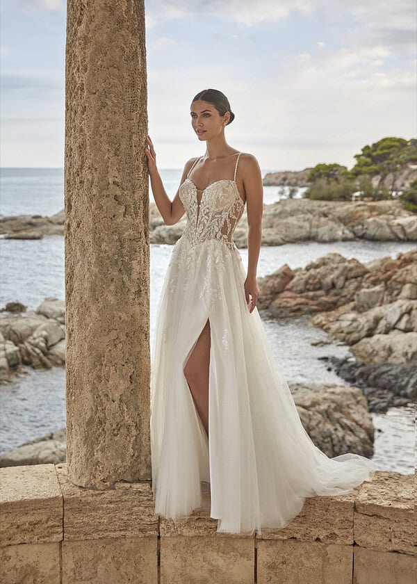 Trouwjurk 26005 kopen bij Weddings 1