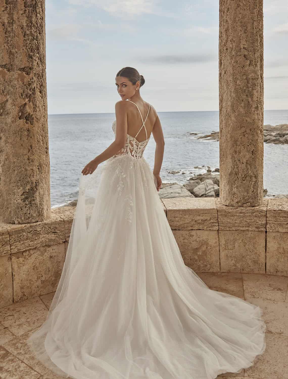 Trouwjurk 26005 kopen bij Weddings 2