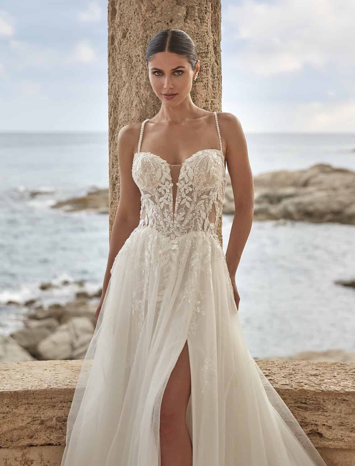 Trouwjurk 26005 kopen bij Weddings 3