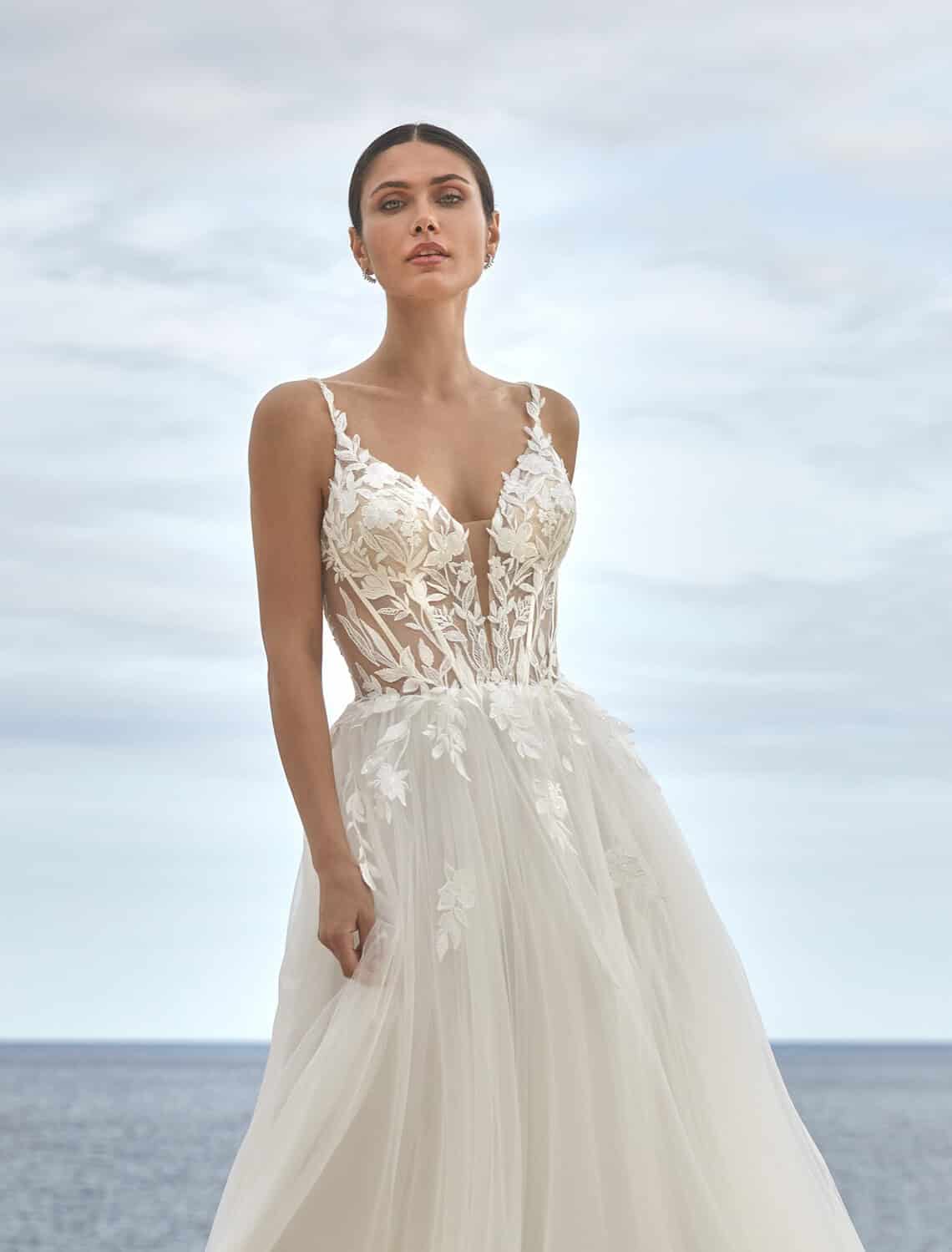 Trouwjurk 26019 van Amelie kopen bij Weddings 3
