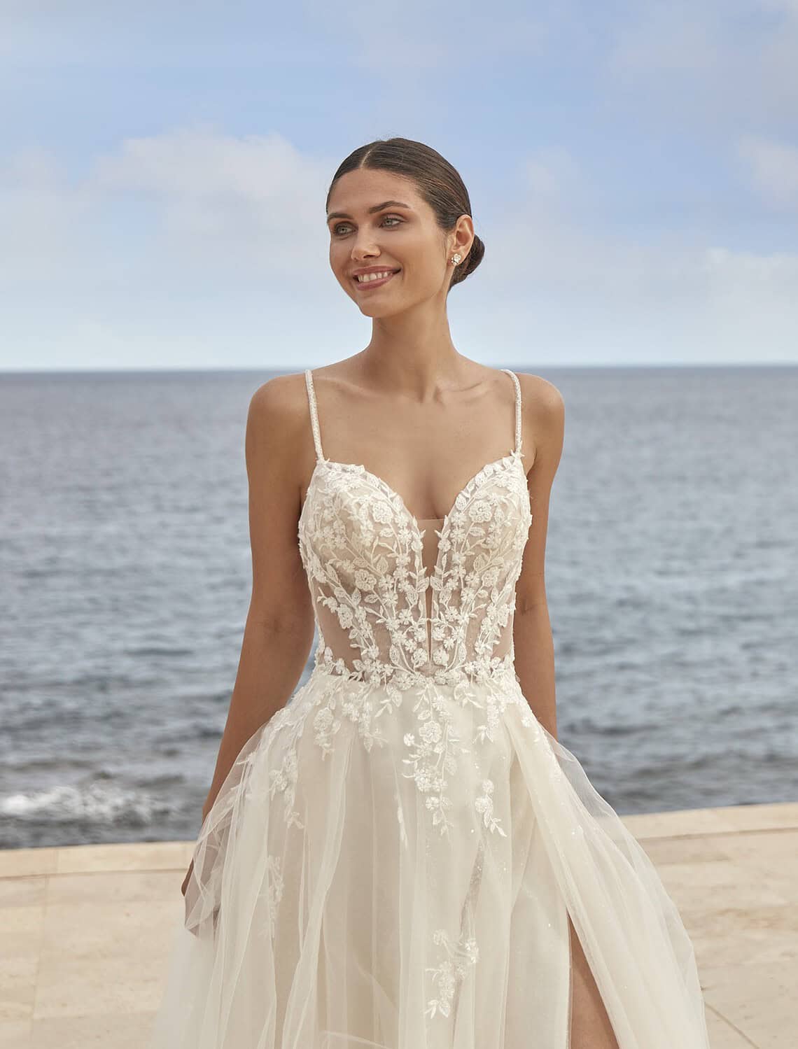Trouwjurk 26026 van Amelie kopen bij Weddings 3