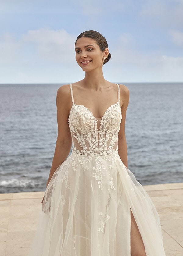 Trouwjurk 26026 van Amelie kopen bij Weddings 3