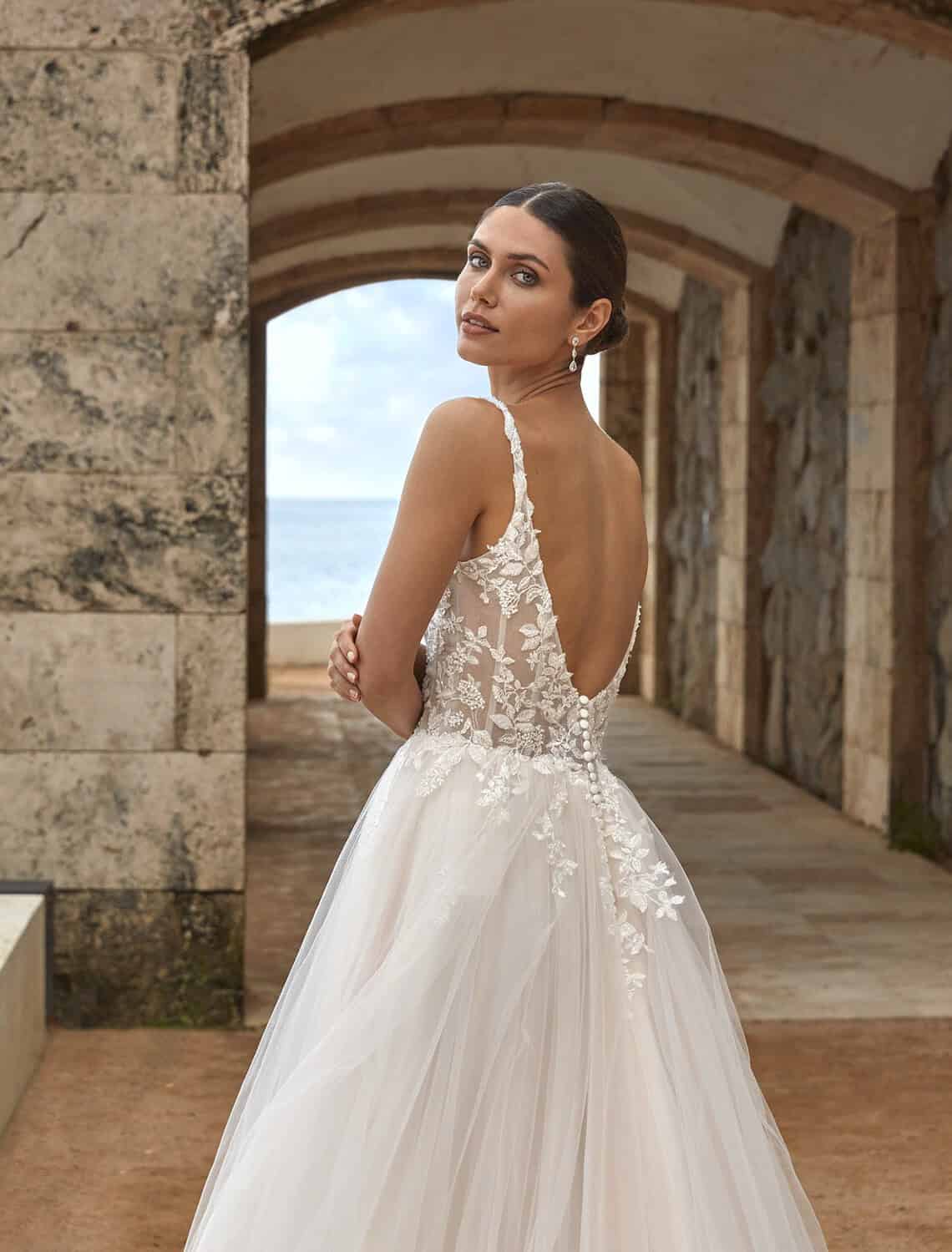 Trouwjurk 26030 van Amelie kopen bij Weddings 4