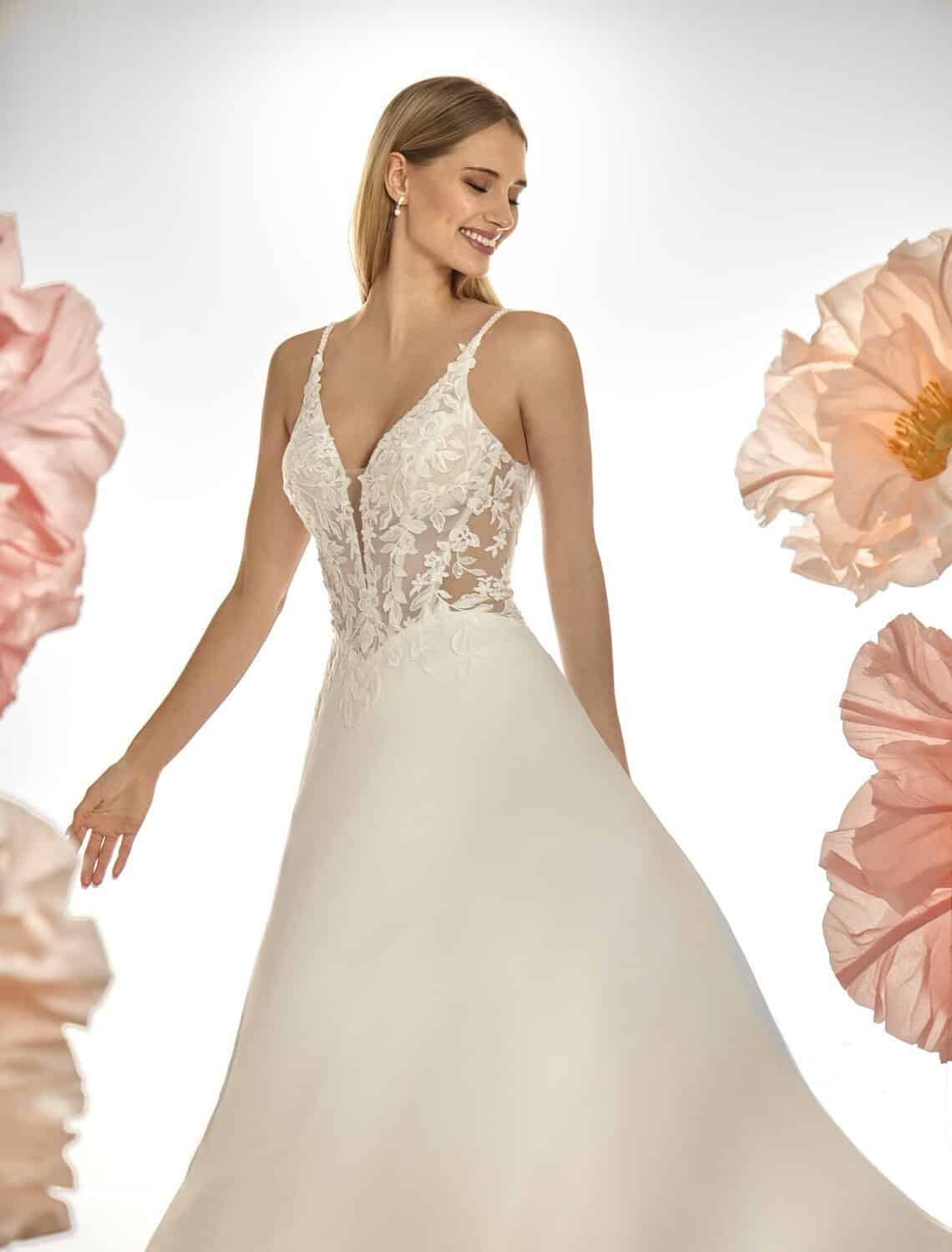 Trouwjurk 26047 van Amelie kopen bij Weddings 3