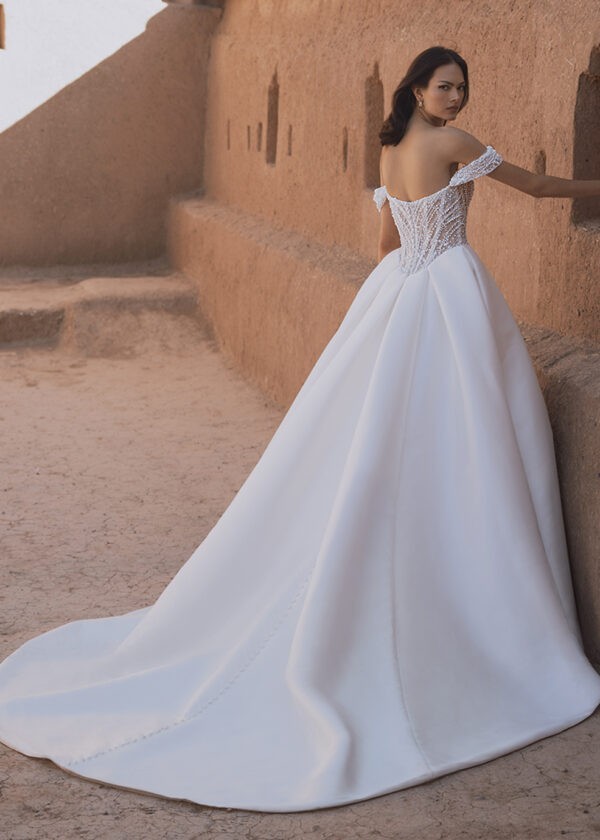 Trouwjurk Theodora van Blue by Enzoani kopen bij Weddings 1