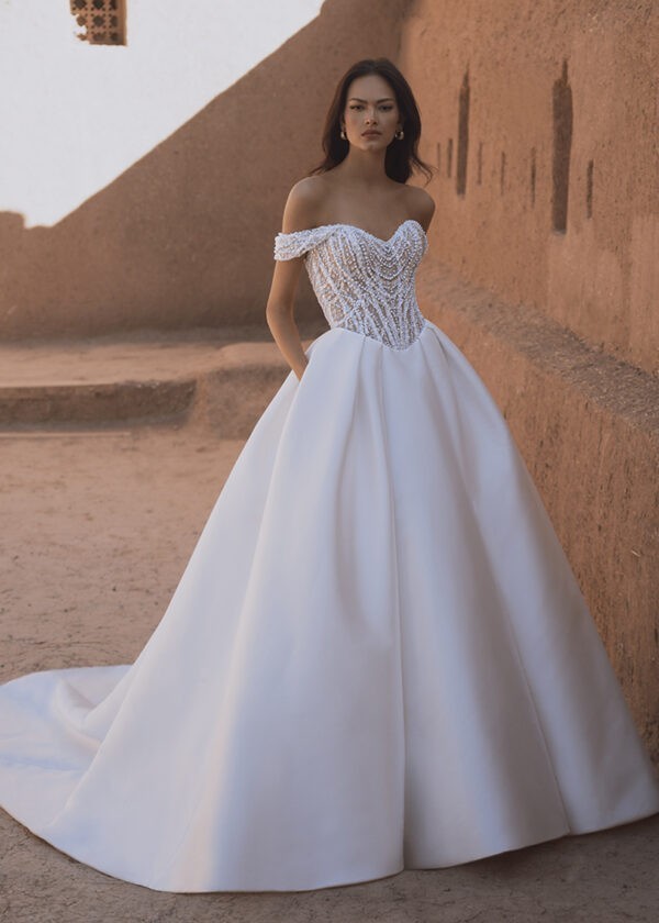 Trouwjurk Theodora van Blue by Enzoani kopen bij Weddings 2
