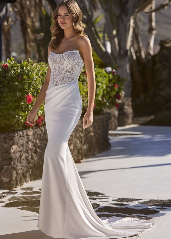 Trouwjurk Eldora van Love by Enzoani kopen bij Weddings 3
