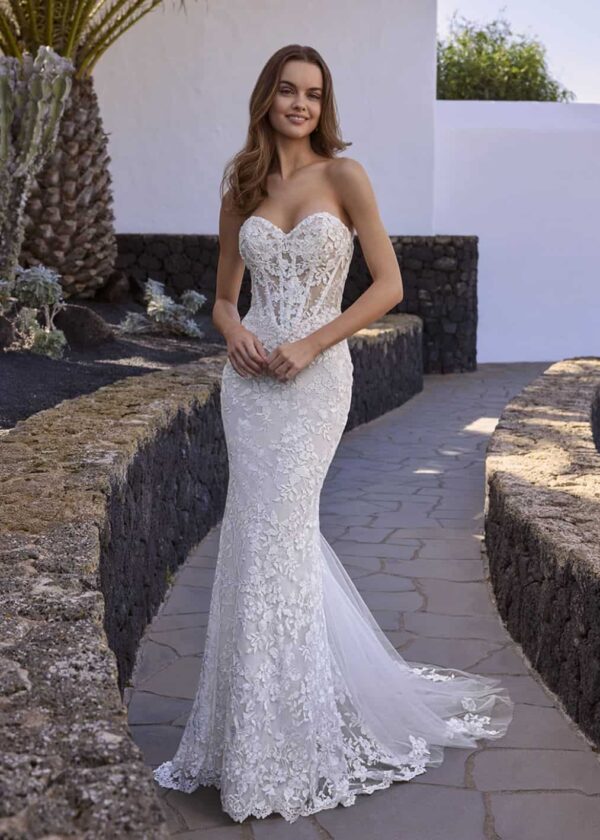 Trouwjurk Estrella van Love by Enzoani kopen bij Weddings 4