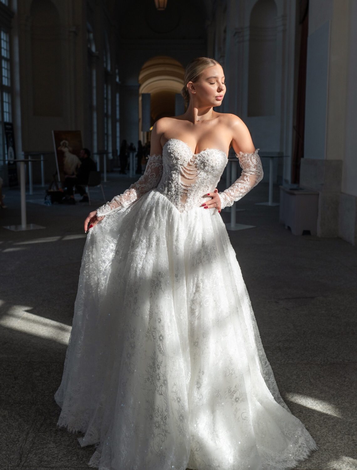 Trouwjurk 2736A van Queen kopen bij Weddings 1