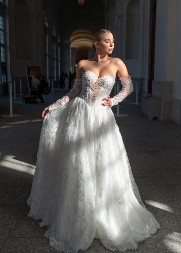 Trouwjurk 2736A van Queen kopen bij Weddings 1
