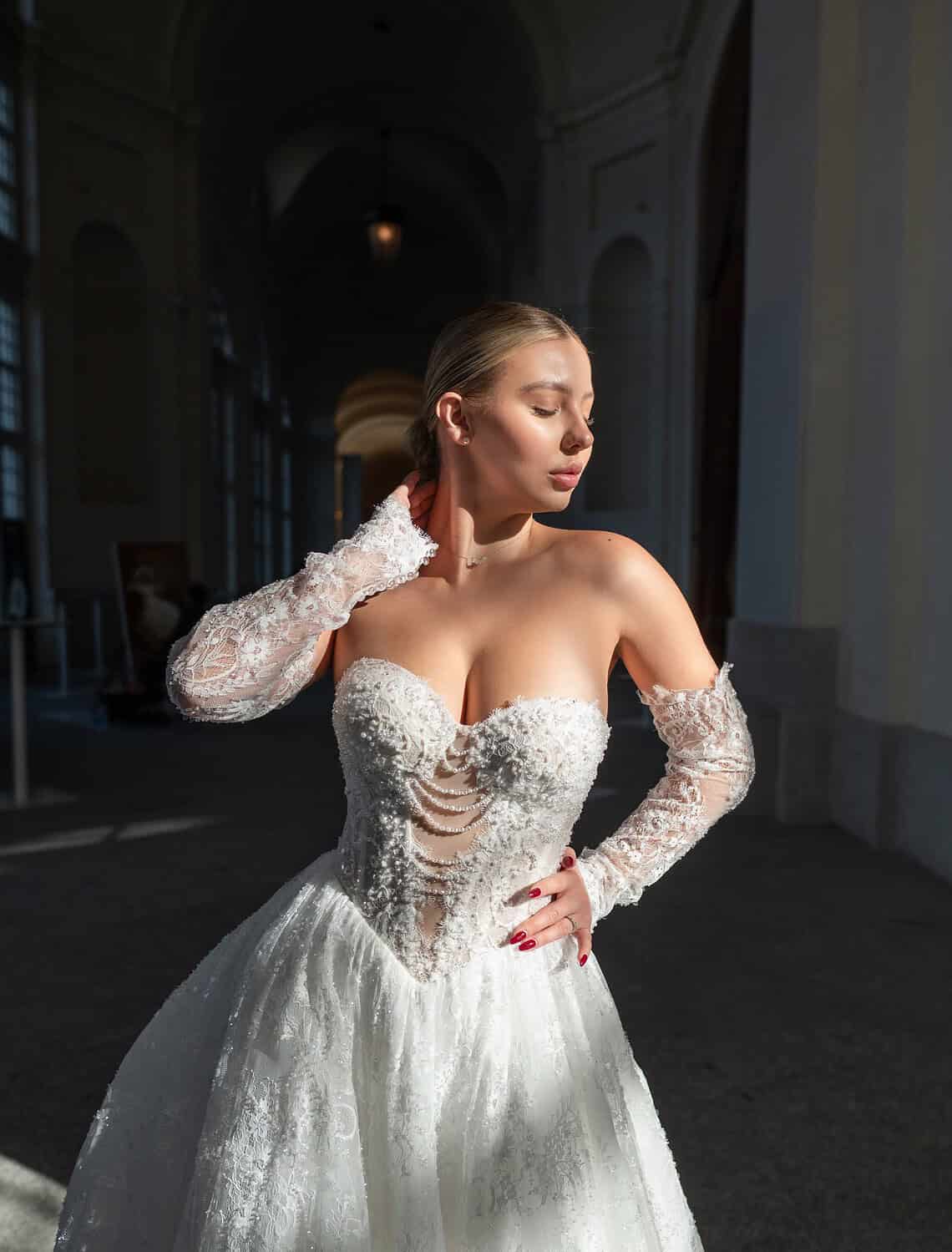 Trouwjurk 2736A van Queen kopen bij Weddings 2