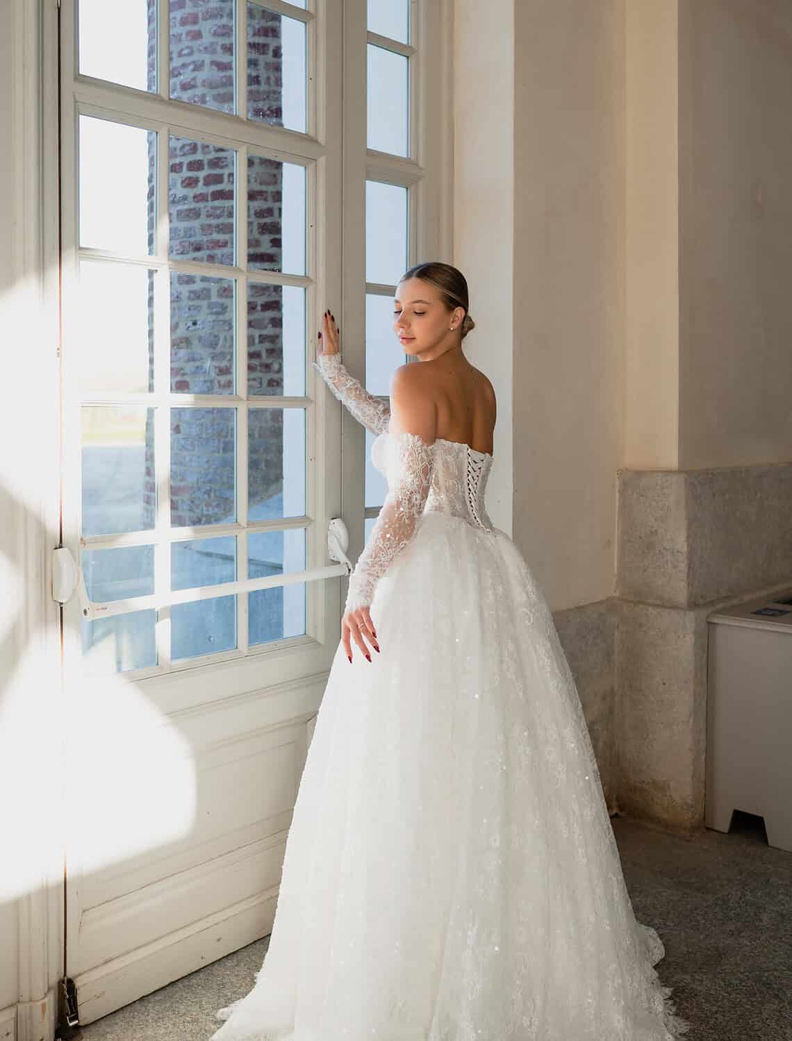 Trouwjurk 2736A van Queen kopen bij Weddings 4