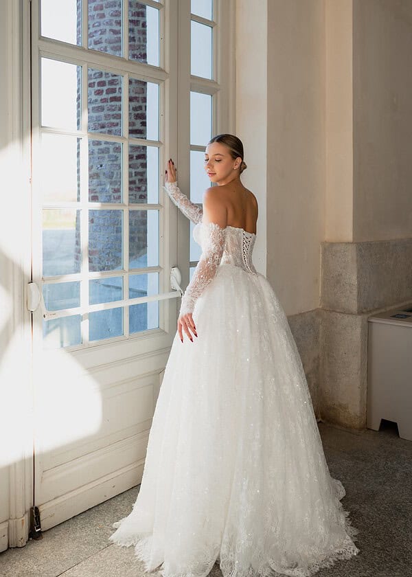 Trouwjurk 2736A van Queen kopen bij Weddings 4