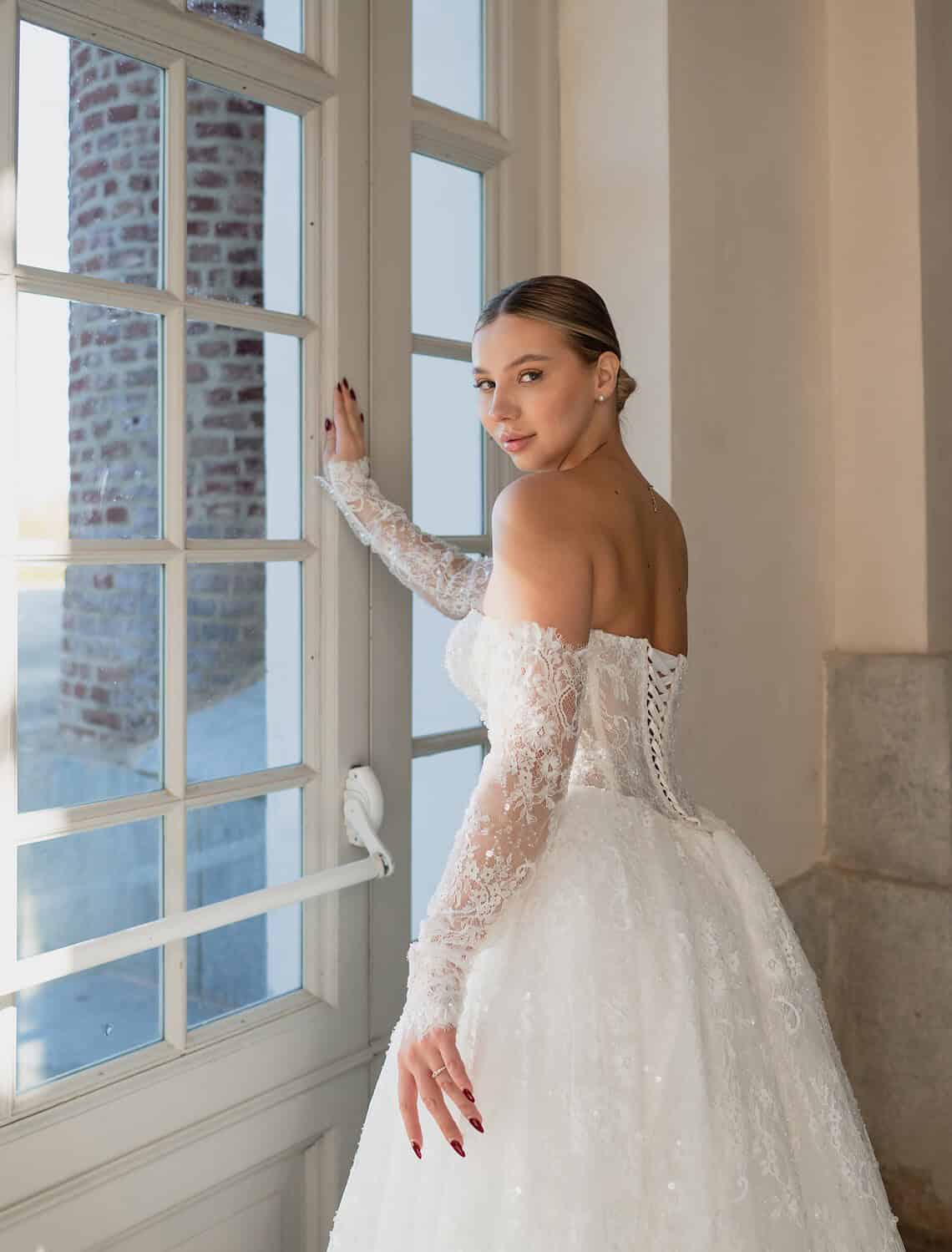 Trouwjurk 2736A van Queen kopen bij Weddings 5
