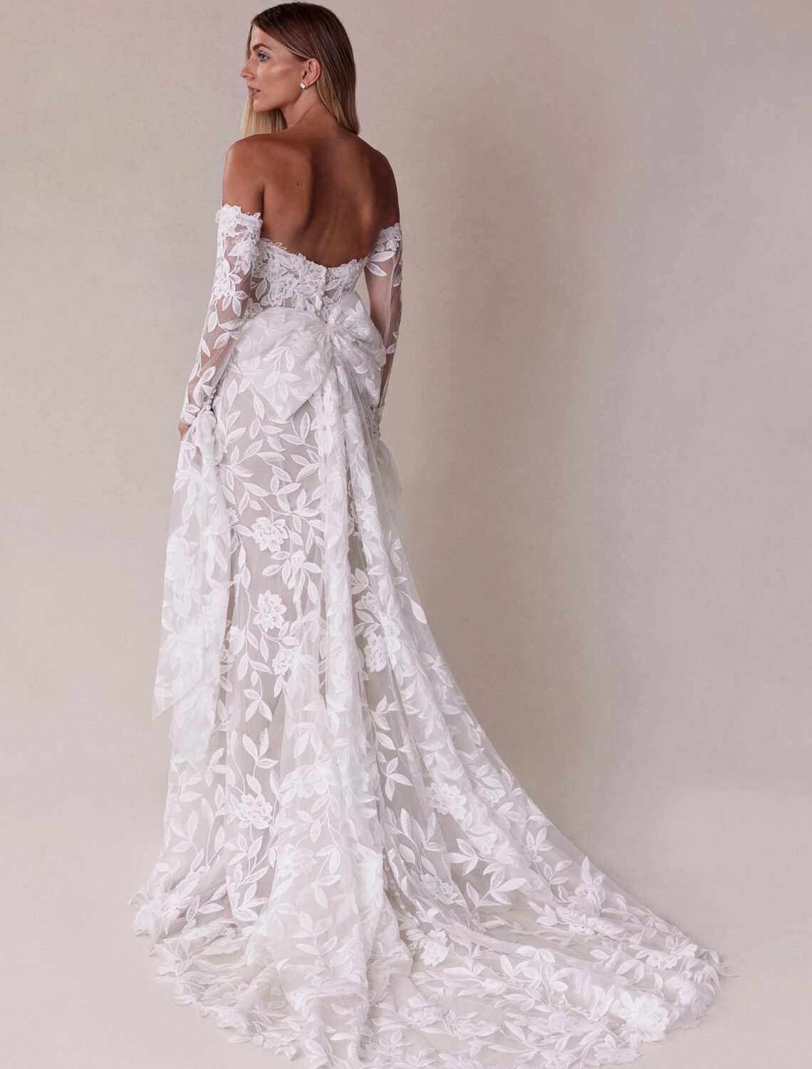 Trouwjurk 2739 Santana van Morilee kopen bij Weddings 5