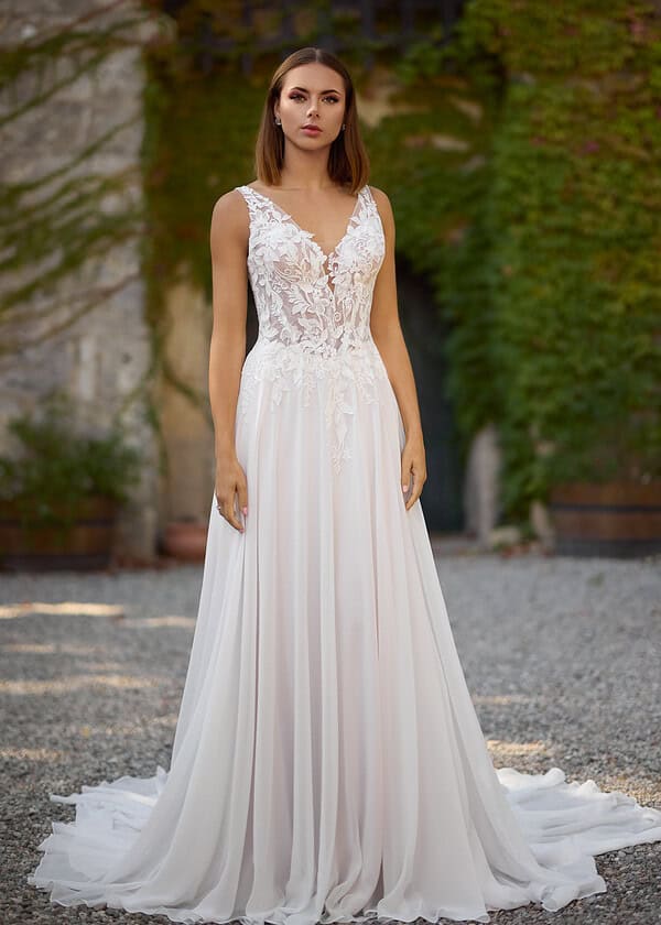 Trouwjurk 27418 van Tres Chic kopen bij Weddings 1