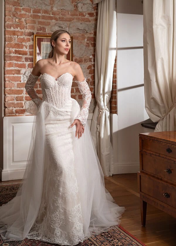 Trouwjurk 2750 van Queen kopen bij Weddings 1