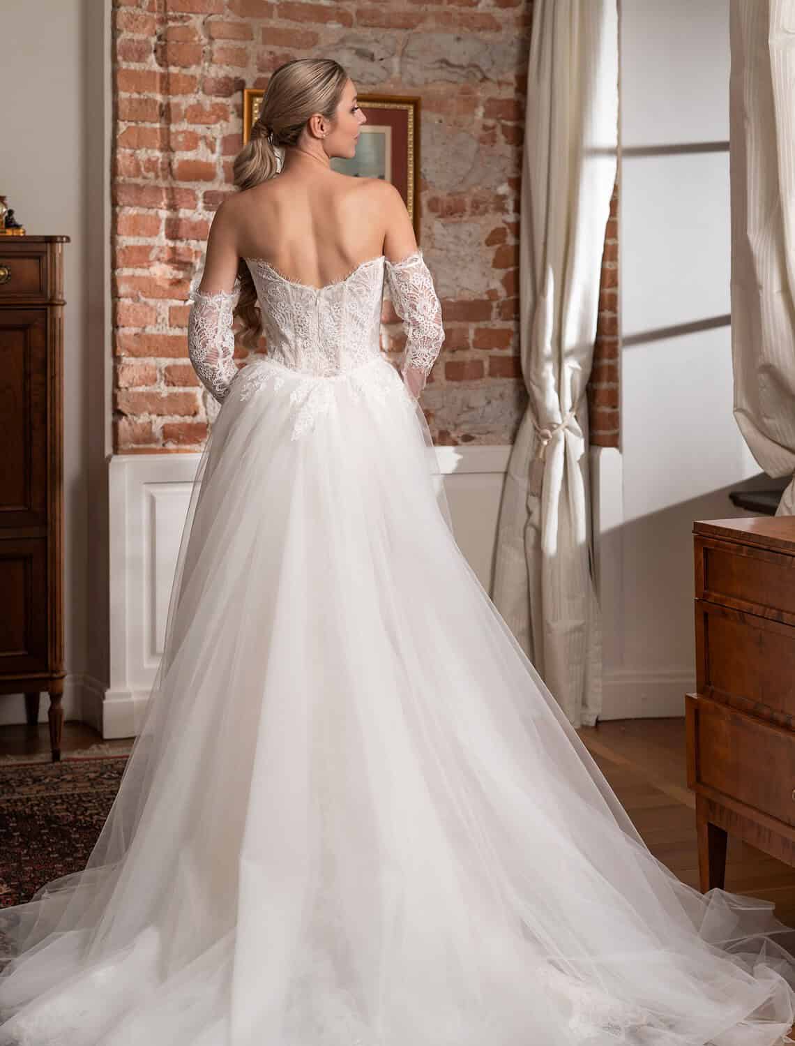 Trouwjurk 2750 van Queen kopen bij Weddings 2