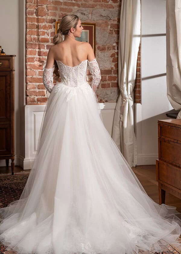 Trouwjurk 2750 van Queen kopen bij Weddings 2