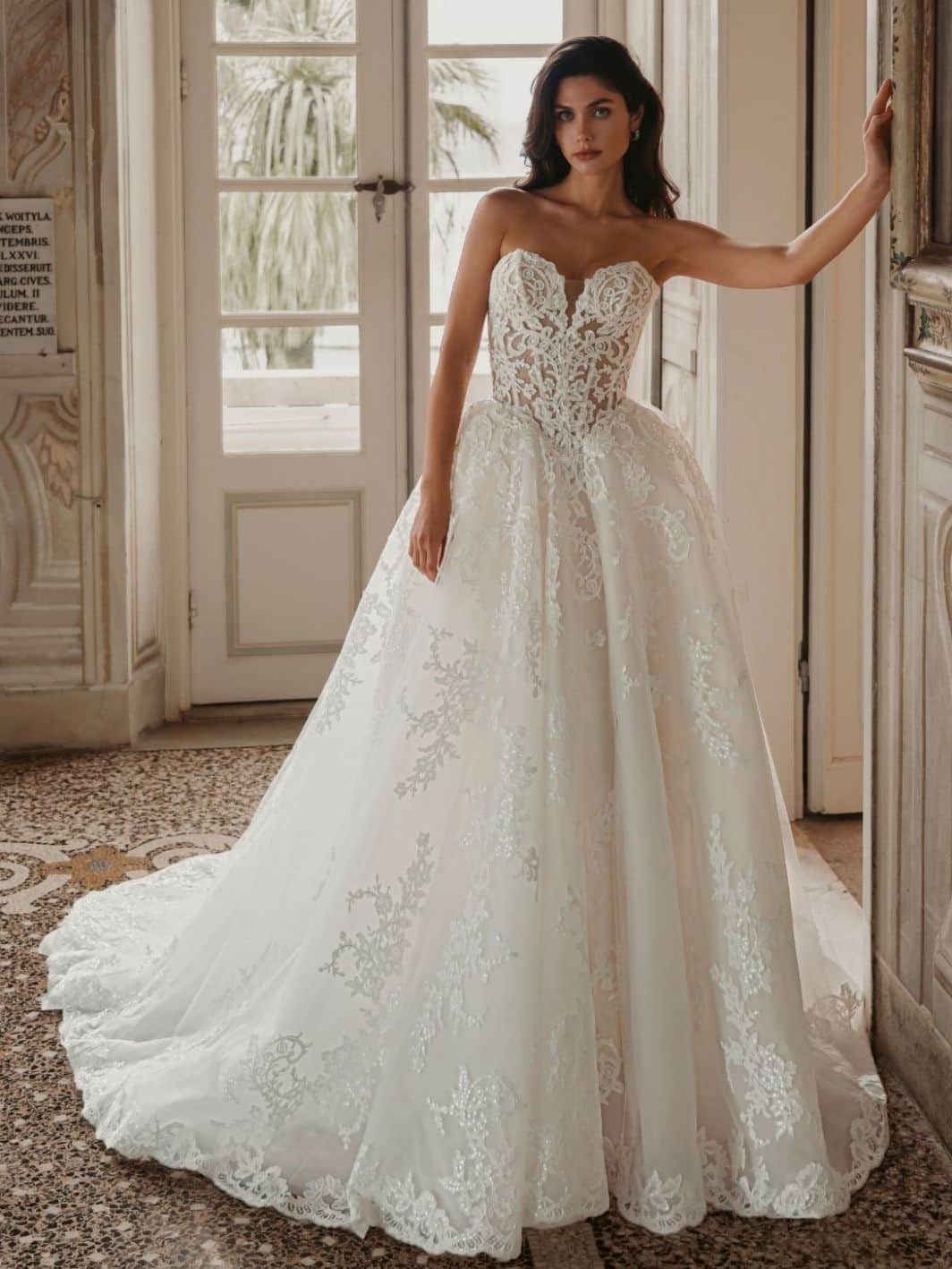 27_Enzoani_Web_WENDY-D_1Fro_1064_1418_80_s_c1