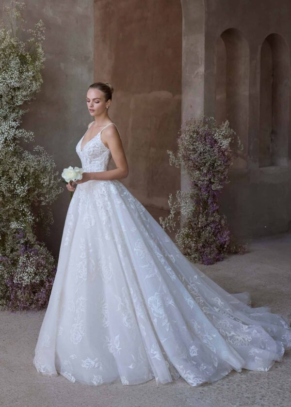 Trouwjurk 2988 van Morilee kopen bij Weddings 3