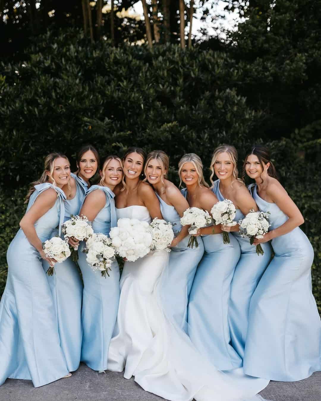 Iets ouds, geleends, blauws bruidsmeisjes met blauwe jurk