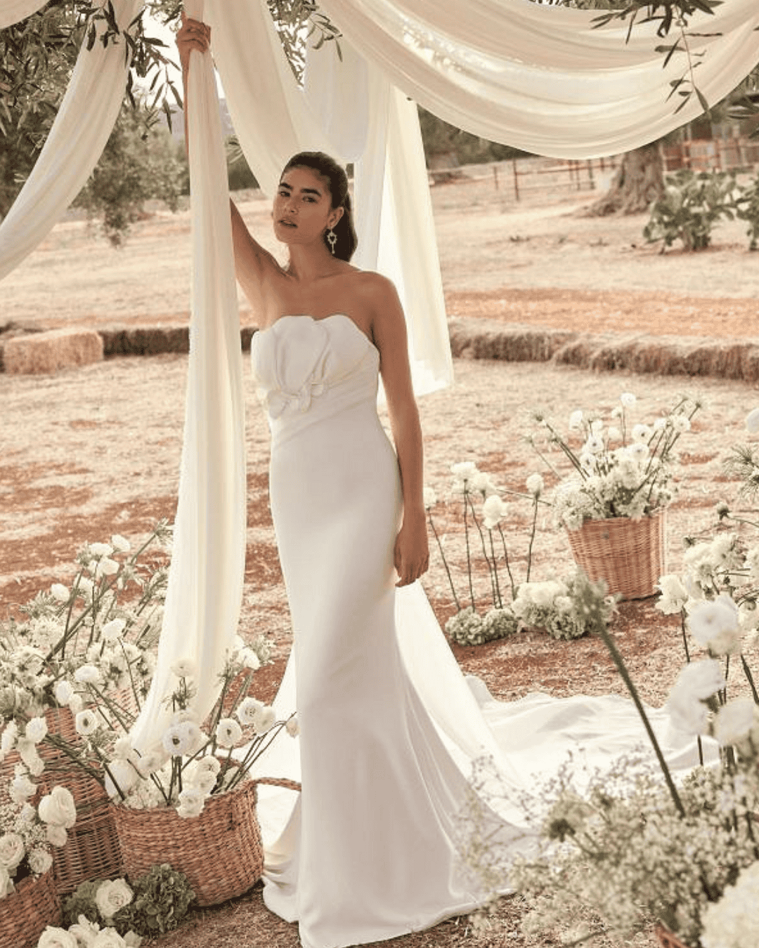 prachtige strapless trouwjurk van Modeca voor een zomerbruiloft