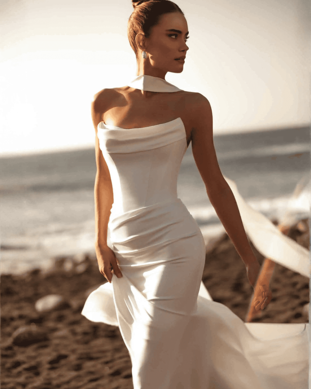 prachtige less is more trouwjurk van DAMA Couture trouwjurk voor een zomerbruiloft