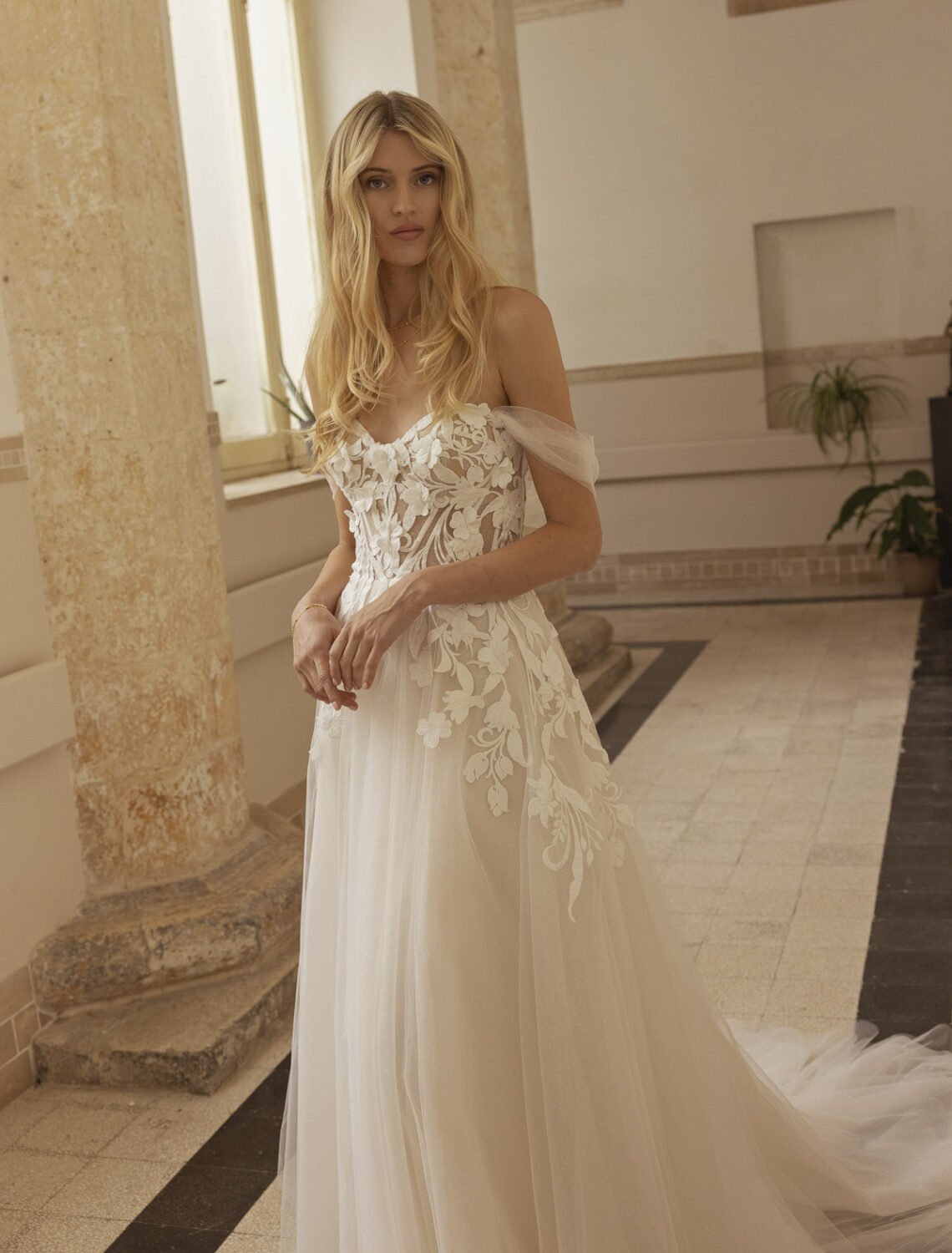 Trouwjurk Arieke van Modeca kopen bij Weddings 1