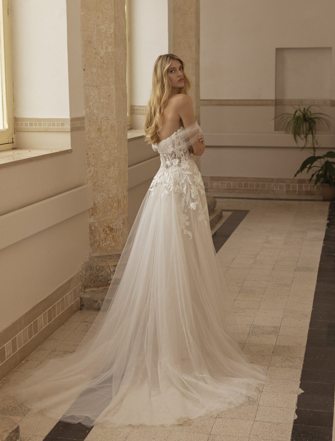 Trouwjurk Arieke van Modeca kopen bij Weddings 2