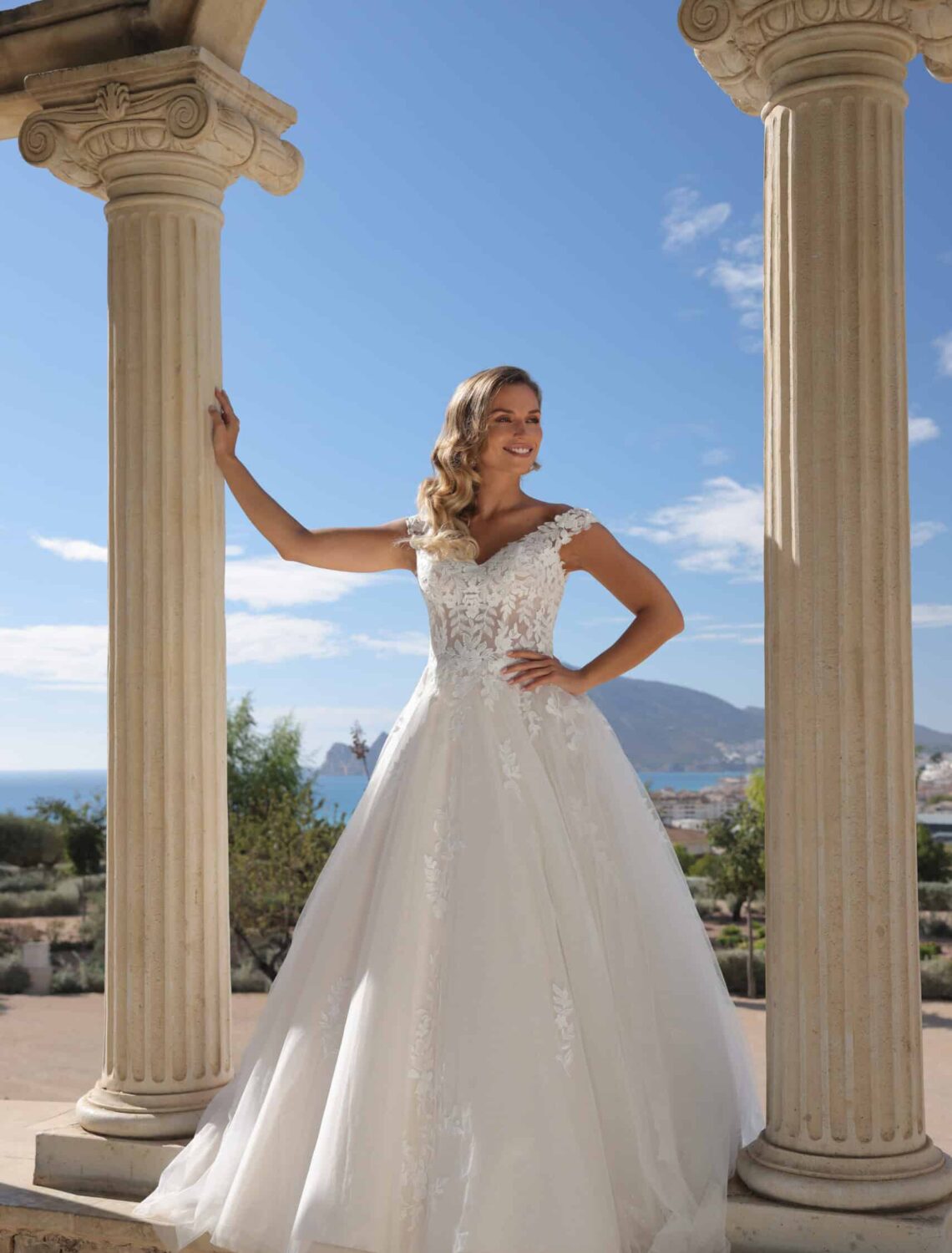 Trouwjurk Aspen van Azuree kopen bij Weddings 3