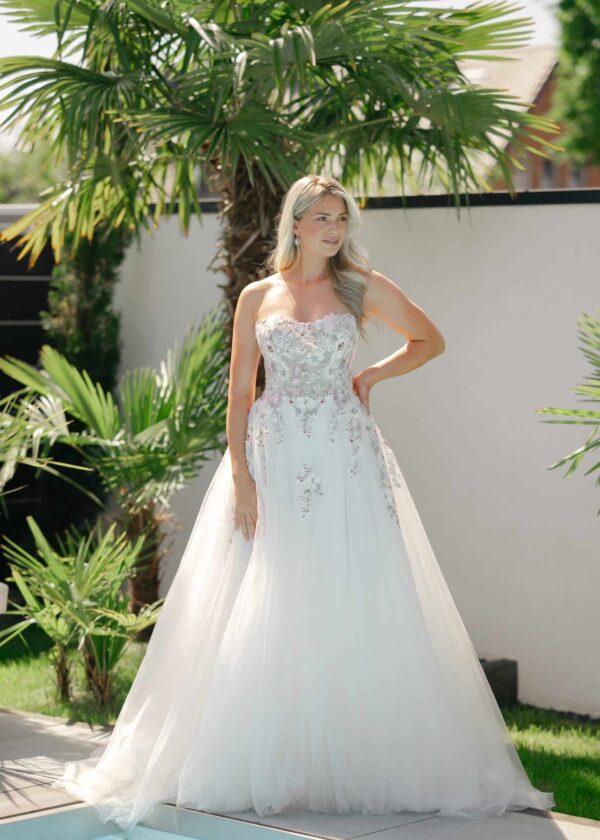 Trouwjurk Bambi van Azuree kopen bij Weddings 3