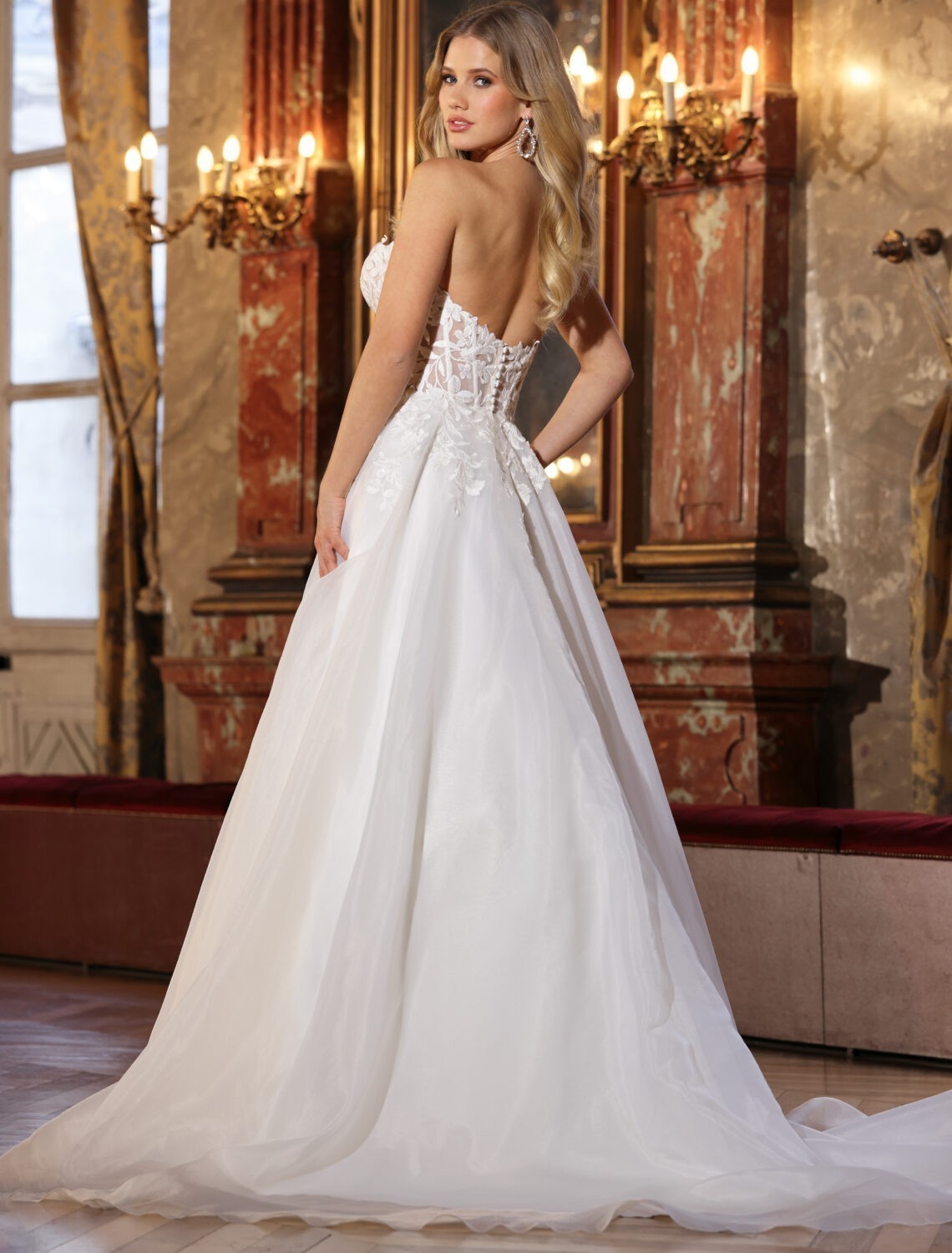 Trouwjurk Bianca van Azuree kopen bij Weddings 1