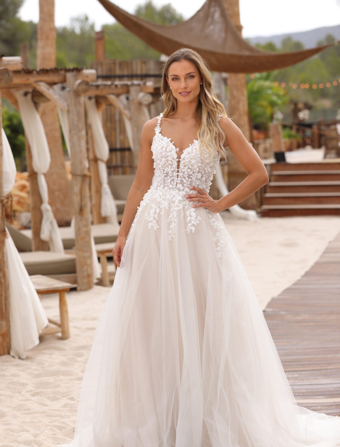 Trouwjurk Bobbi van Azuree kopen bij Weddings 5