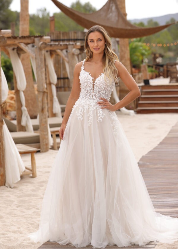 Trouwjurk Bobbi van Azuree kopen bij Weddings 5