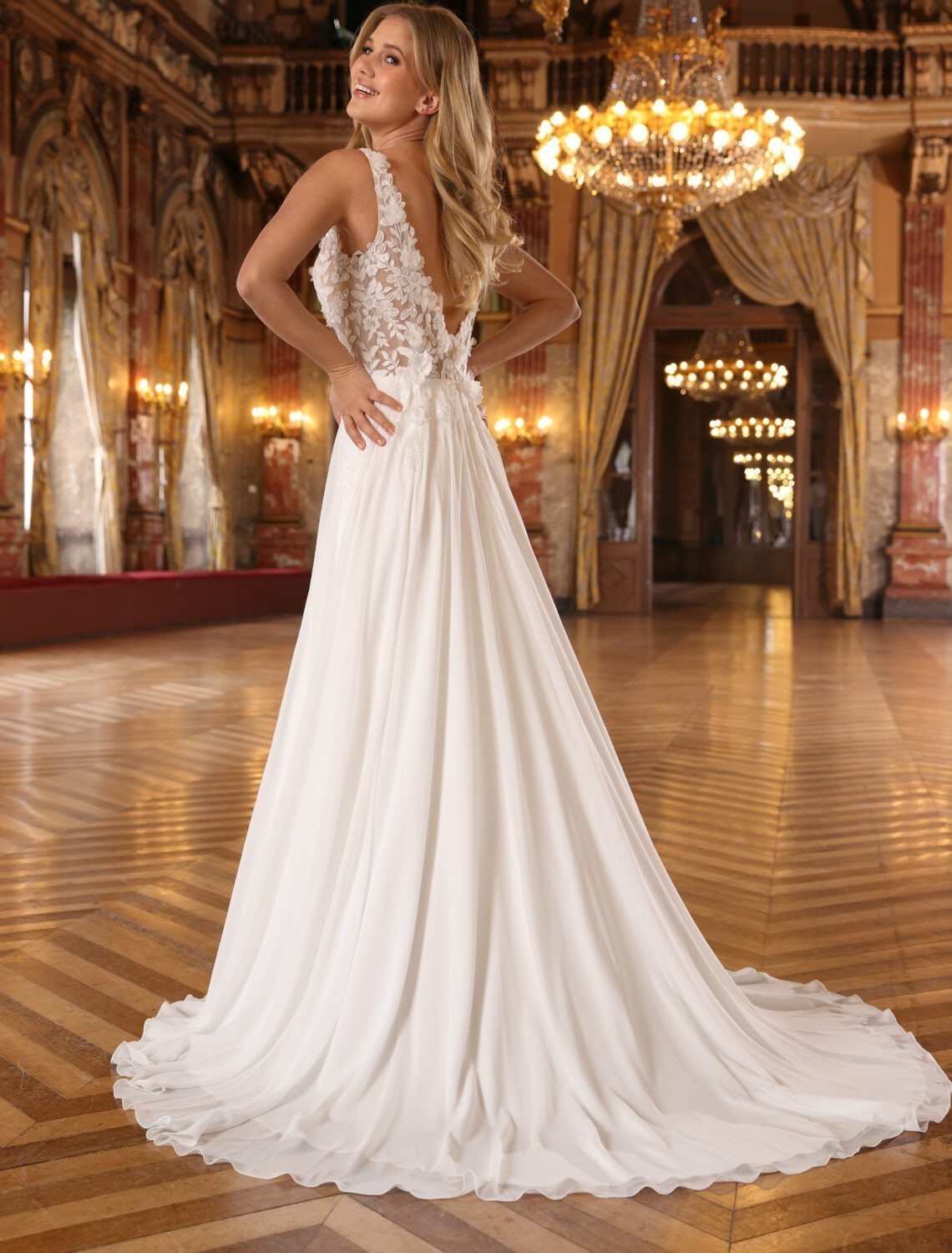 Trouwjurk Britt van Azuree kopen bij Weddings 1