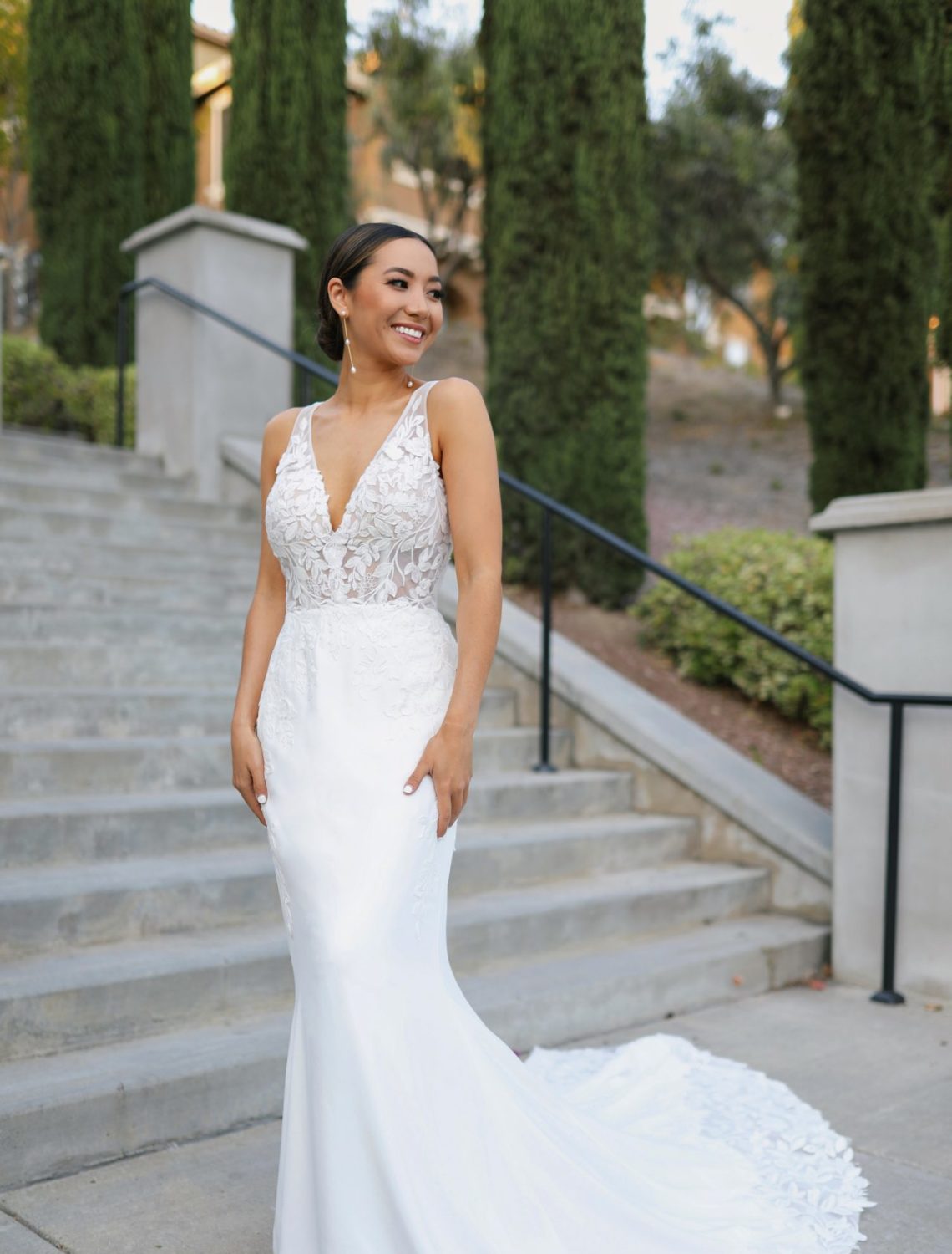 Trouwjurk D3577 van Essense of Australia kopen bij Weddings 6