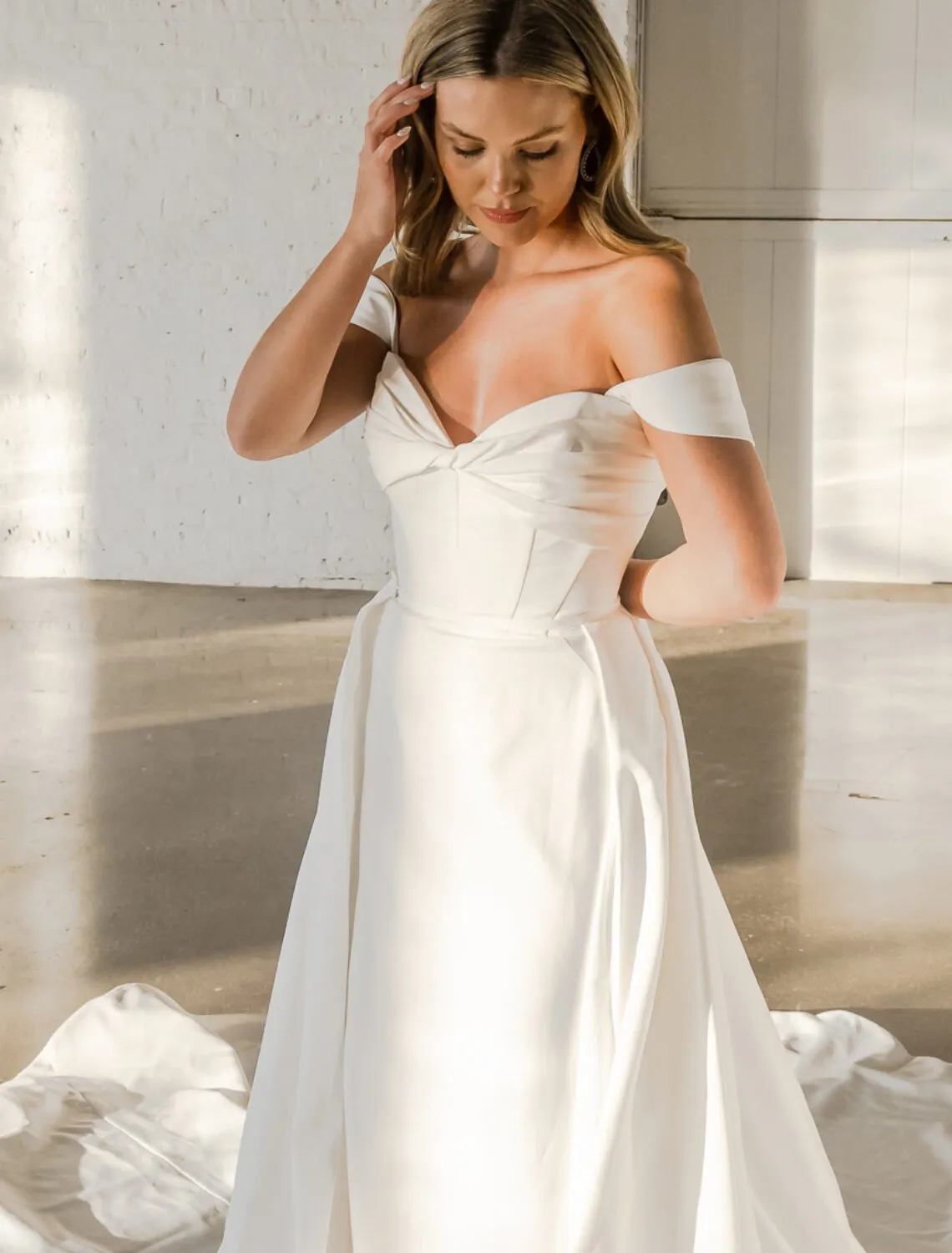 Trouwjurk D3755 van Essense of Australia kopen bij Weddings 4