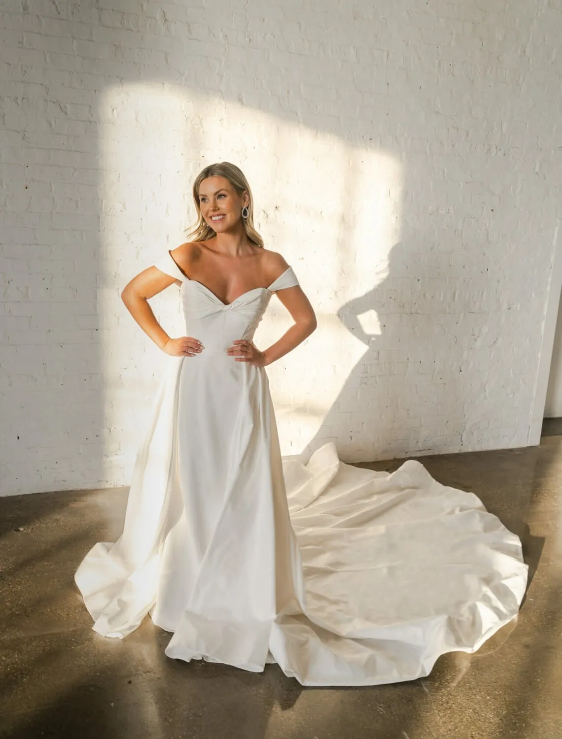 Trouwjurk D3755 van Essense of Australia kopen bij Weddings 5