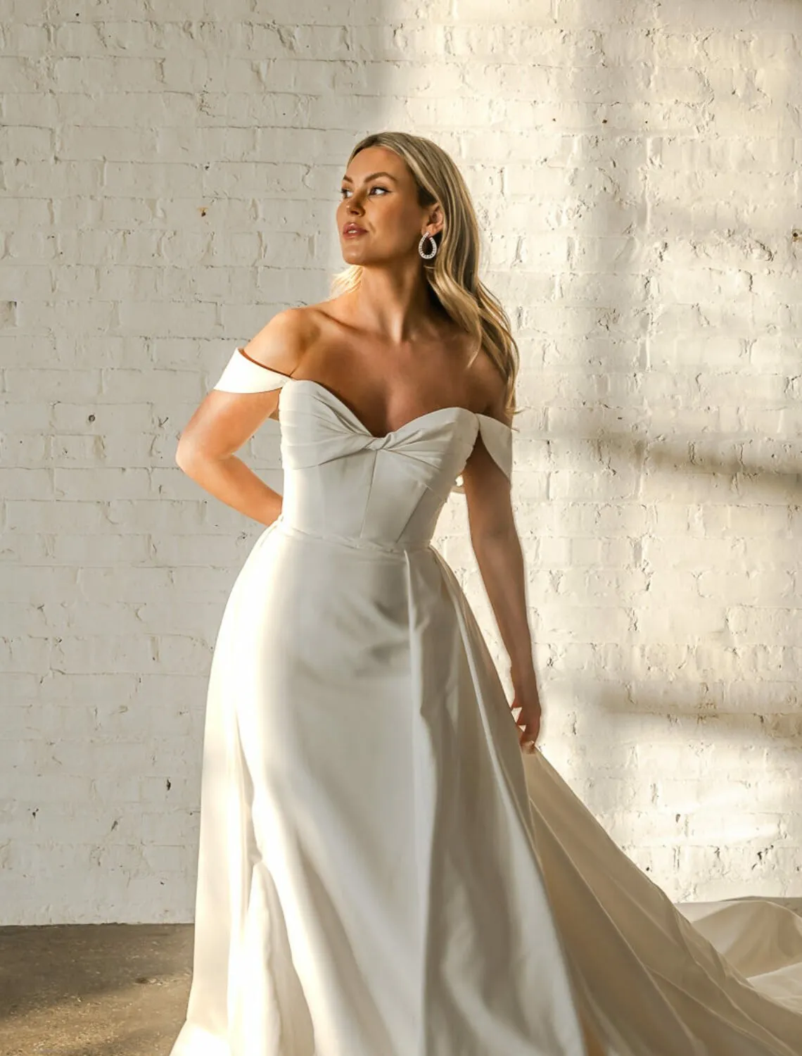 Trouwjurk D3755 van Essense of Australia kopen bij Weddings 6