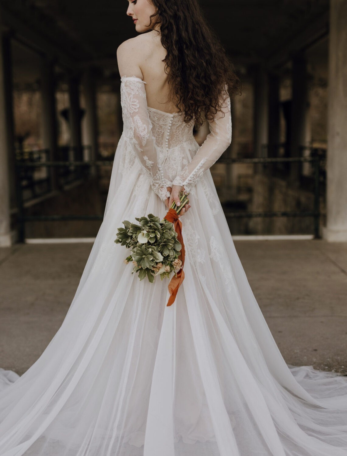 Trouwjurk D4097 van Essense of Australia kopen bij Weddings 5