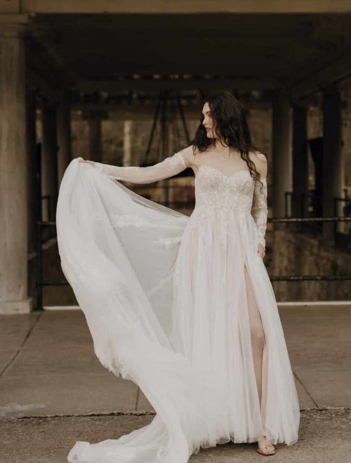 Trouwjurk D4097 van Essense of Australia kopen bij Weddings 3