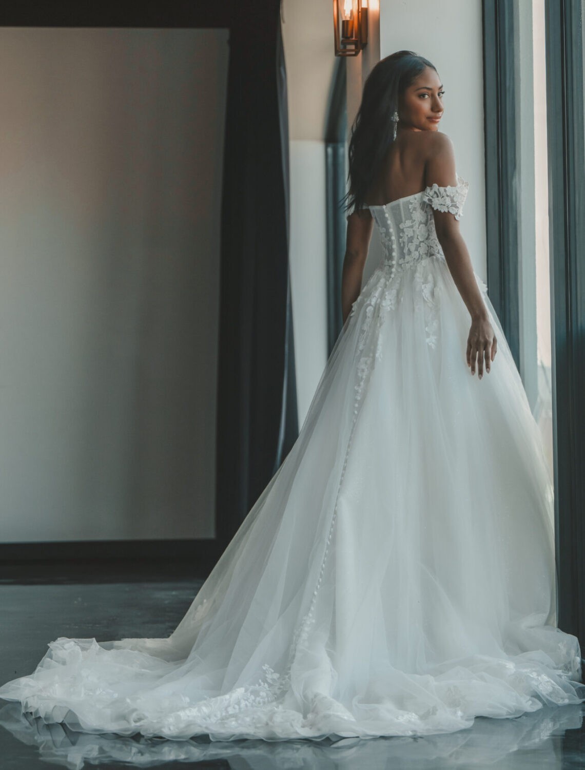 Trouwjurk D4106 van Essense of Australia kopen bij Weddings 5